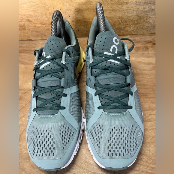 On CloudFlow REFLECTIVE Womens Size 7 Running Shoes Sneakers Green Yellow - Picture 3 of 12